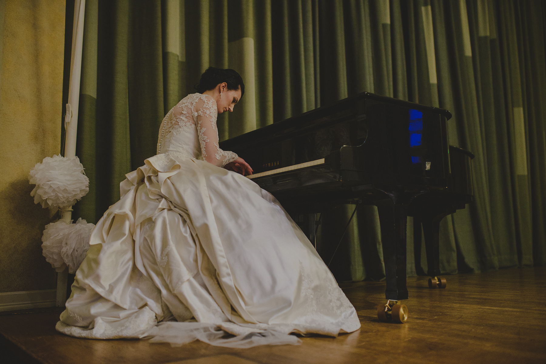 Bride playing piano at a wedding